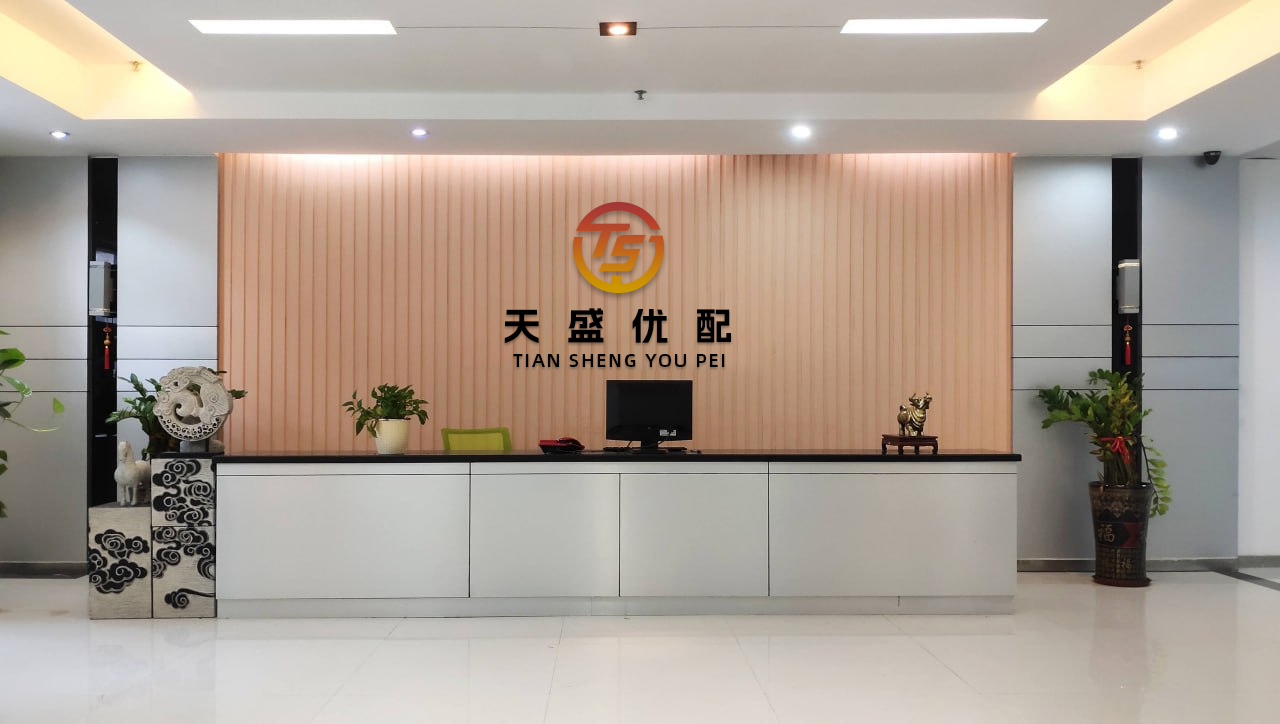 财富策略 喂牛吃牛肉干、敲打牛屁股......游客挑衅牛后被牛群围攻踩踏，五台山景区回应